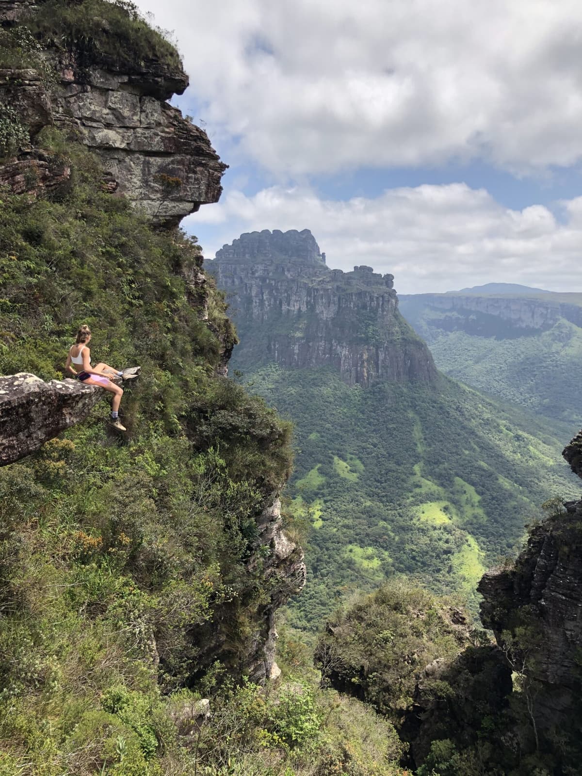 Fernanda al belvedere della cascata Cachoeirão, in alto sopra la Chapada Diamantina