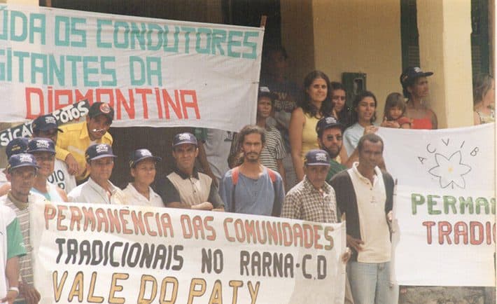 Brigada voluntária atuando contra o incêndio nas montanhas do Vale do Capão, na Chapada Diamantina