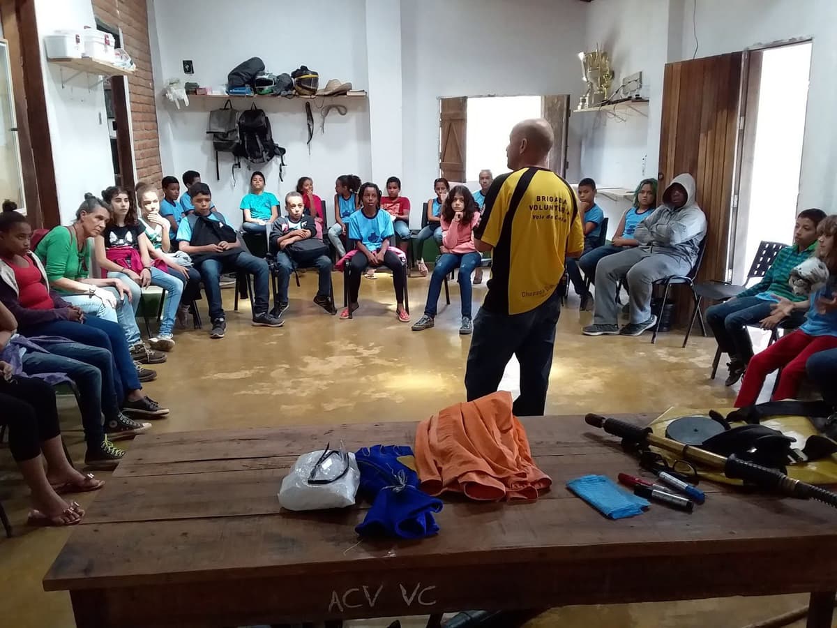 I brigadisti volontari del Vale do Capão si riorganizzano durante un incendio nella Chapada Diamantina