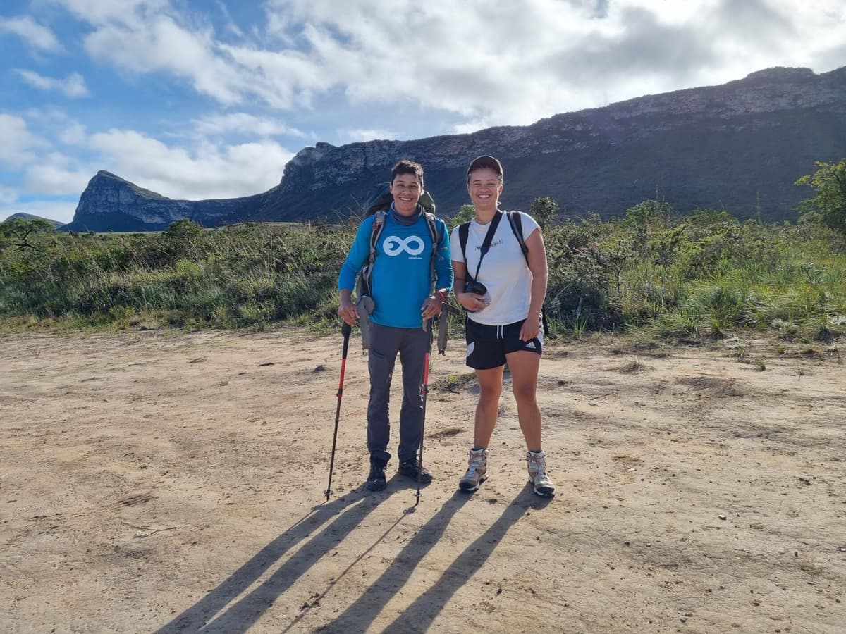 Lucas Neves und Ole auf einer Morgenwanderung durch die Berge der Chapada Diamantina
