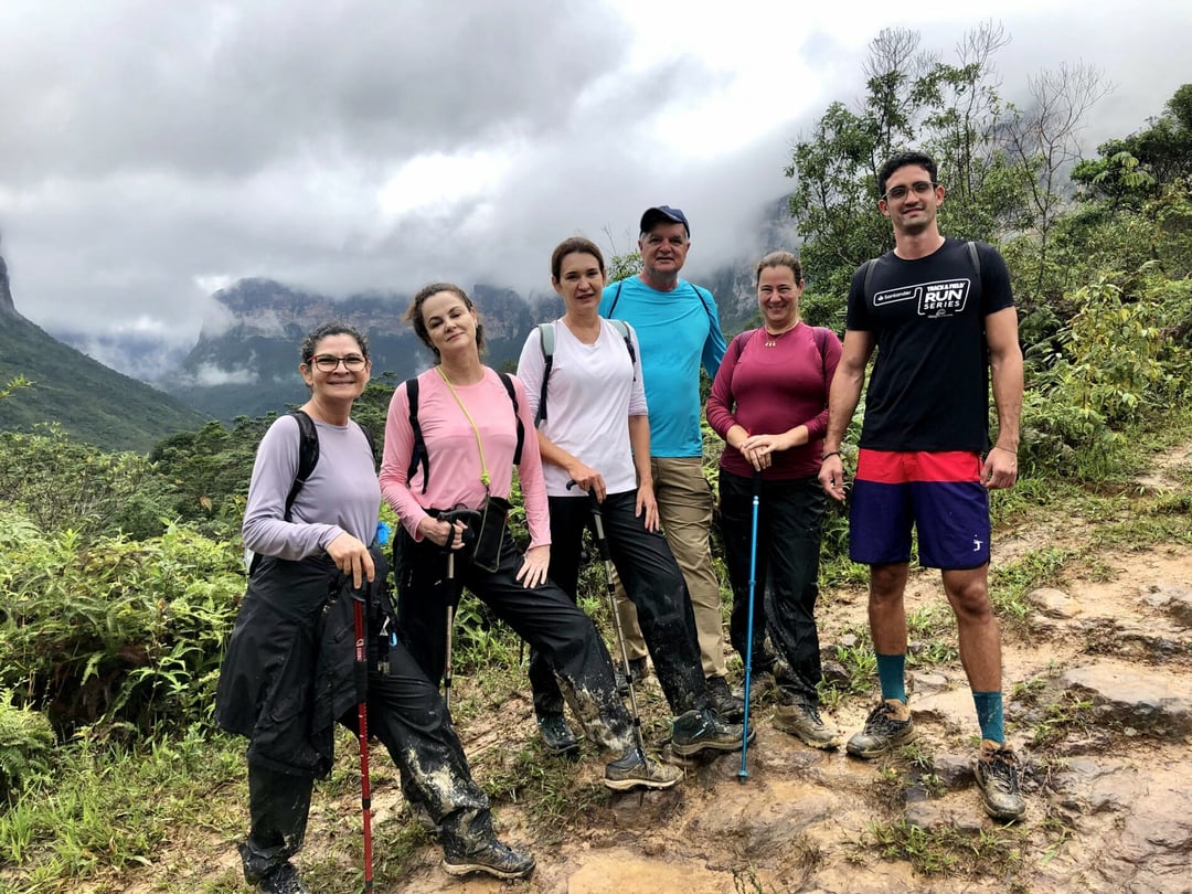 Il gruppo riposa in una pousada dopo una lunga giornata di trekking nel Vale do Pati
