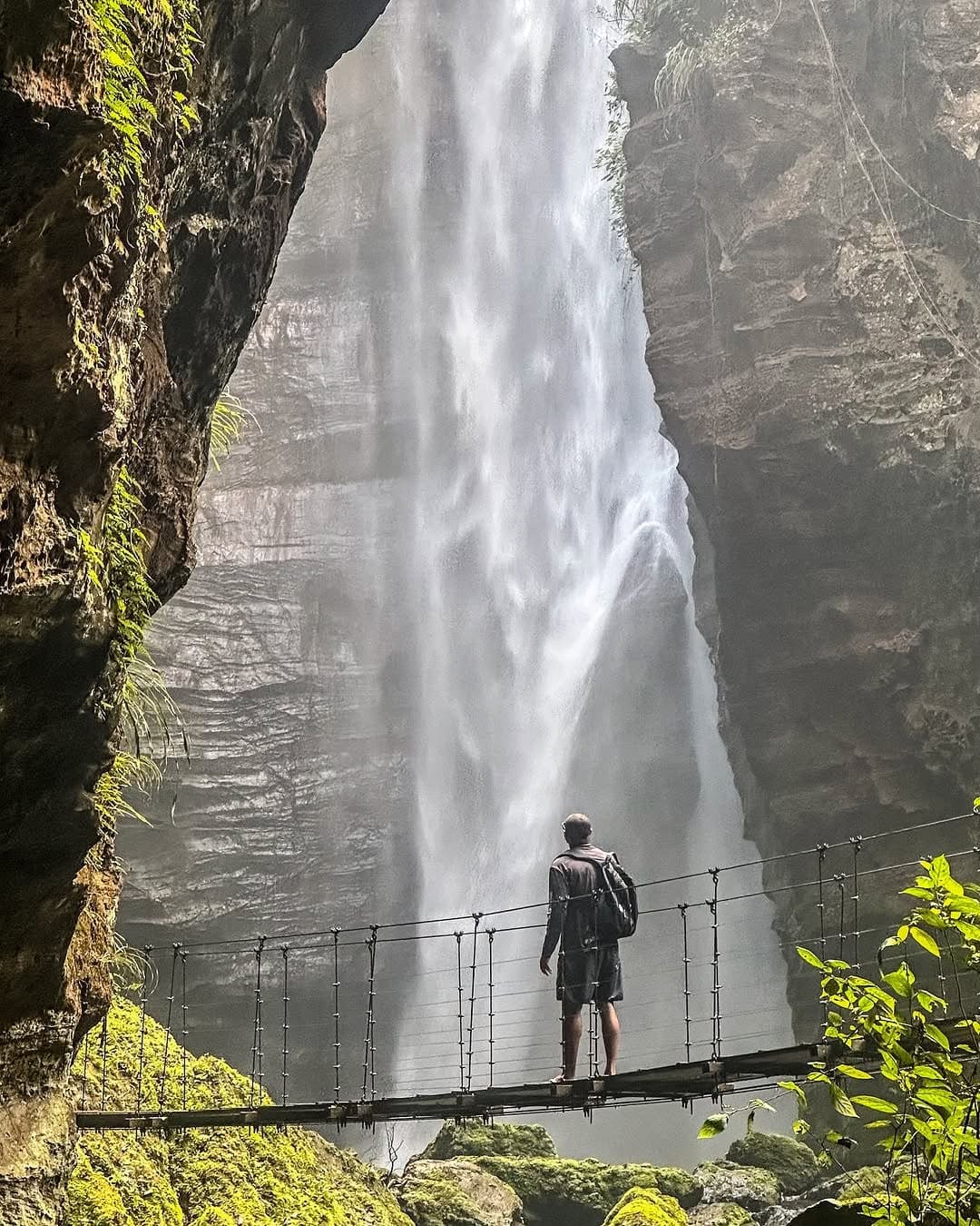 Piscine naturali e pareti rocciose della Chapada das Mesas. Piscine naturali e pareti rocciose della Chapada das Mesas.