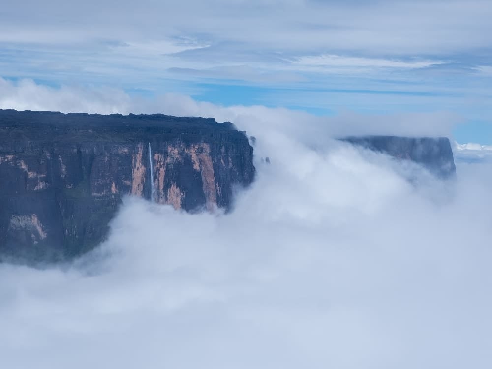 La cima del Monte Roraima La cima del Monte Roraima