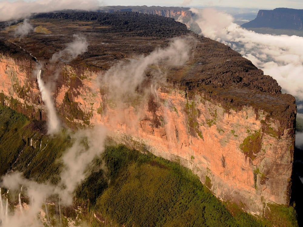 La cima del Monte Roraima La cima del Monte Roraima