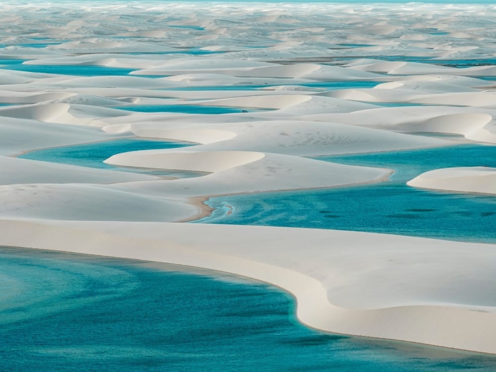 Lagoas de água doce entre as dunas brancas dos Lençóis Maranhenses no Maranhão Lagoas de água doce entre as dunas brancas dos Lençóis Maranhenses no Maranhão