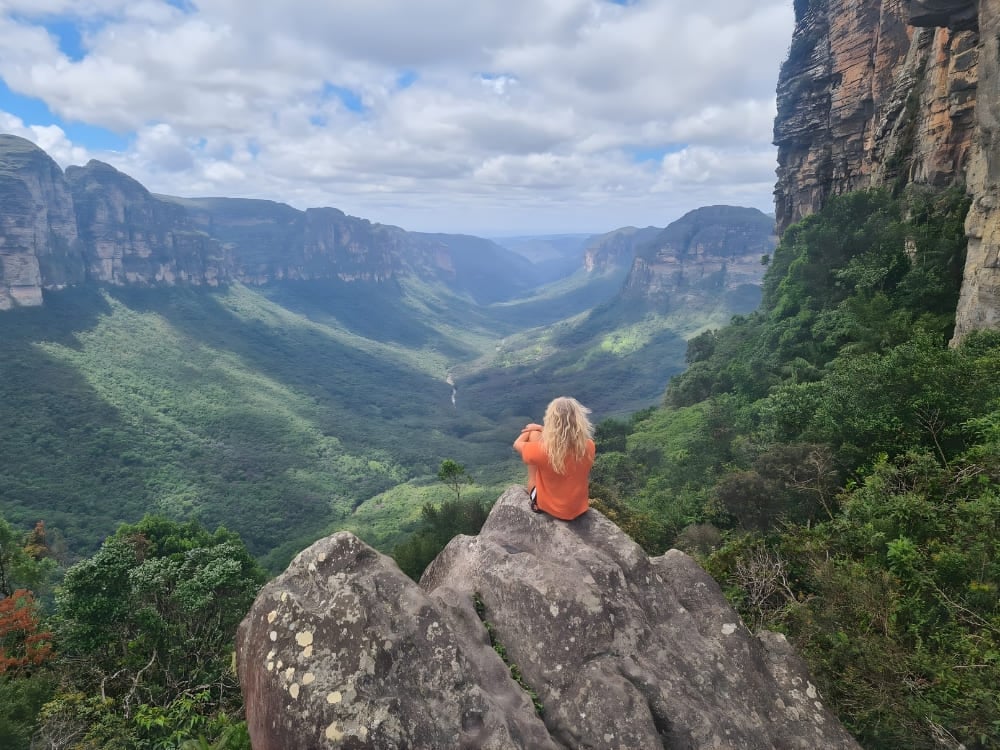 Donna in posa per una foto nella Chapada Diamantina Donna in posa per una foto nella Chapada Diamantina