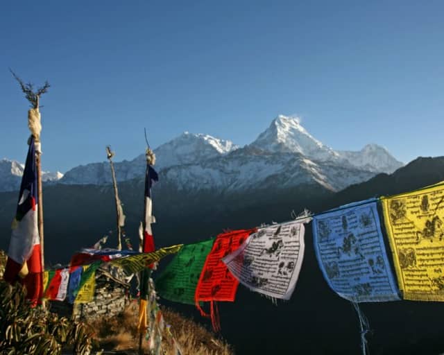 Oltre le montagne del Nepal: un viaggio di connessione tra madre e figlio Oltre le montagne del Nepal: un viaggio di connessione tra madre e figlio