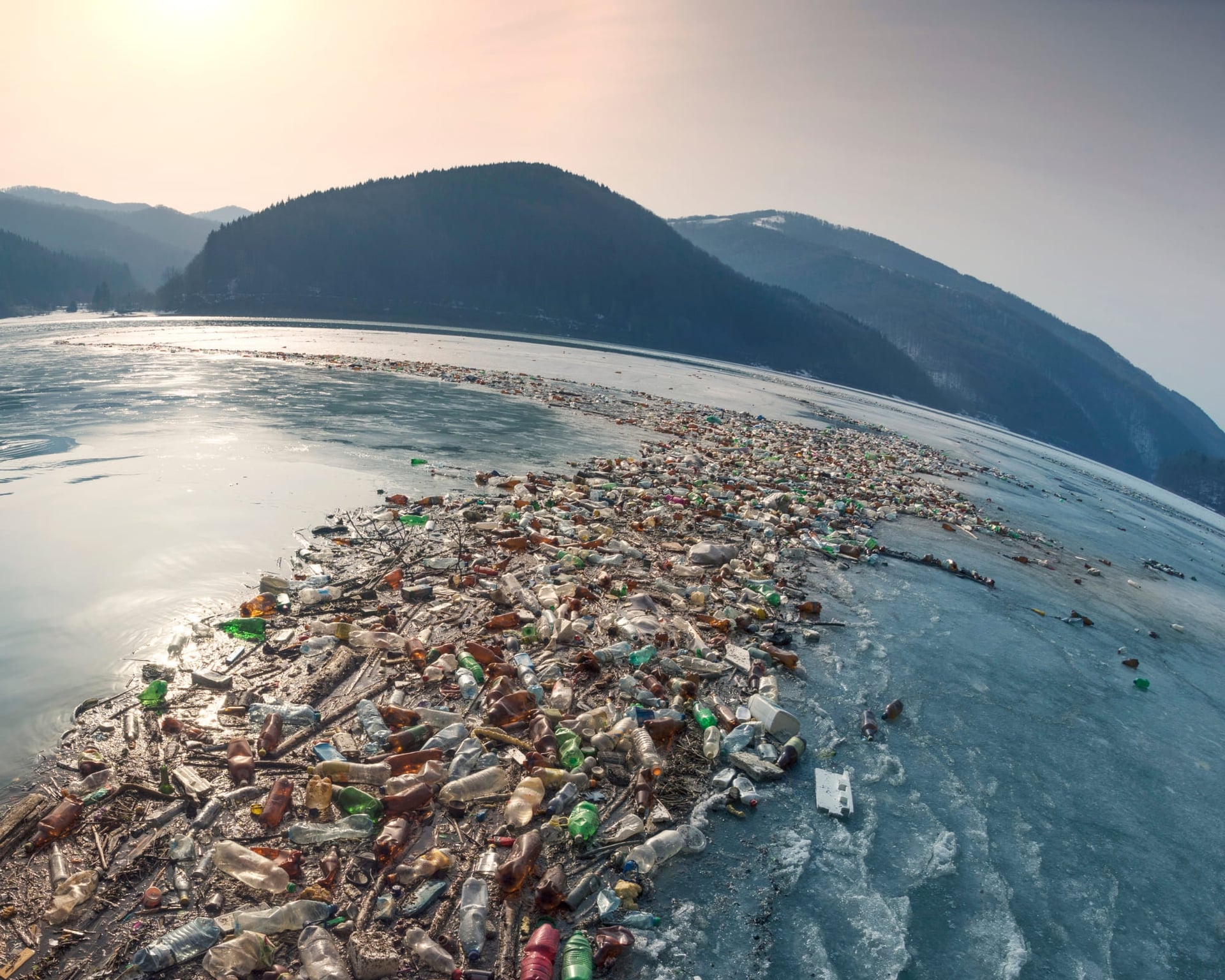 Giornata mondiale dell’ambiente: come ridurre la plastica in 10 mosse nei viaggi in natura Giornata mondiale dell’ambiente: come ridurre la plastica in 10 mosse nei viaggi in natura