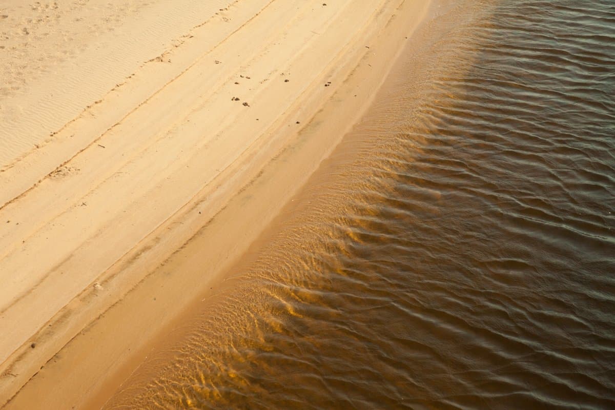 Sand, water, and a colour contrast the Rio Negro does entirely on its own. Photo 6